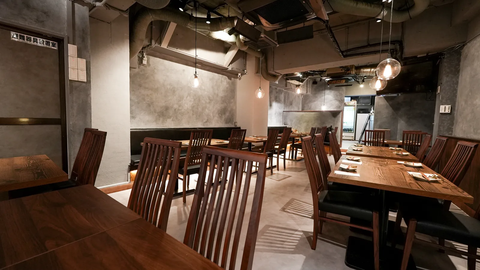 落ち着いた店内