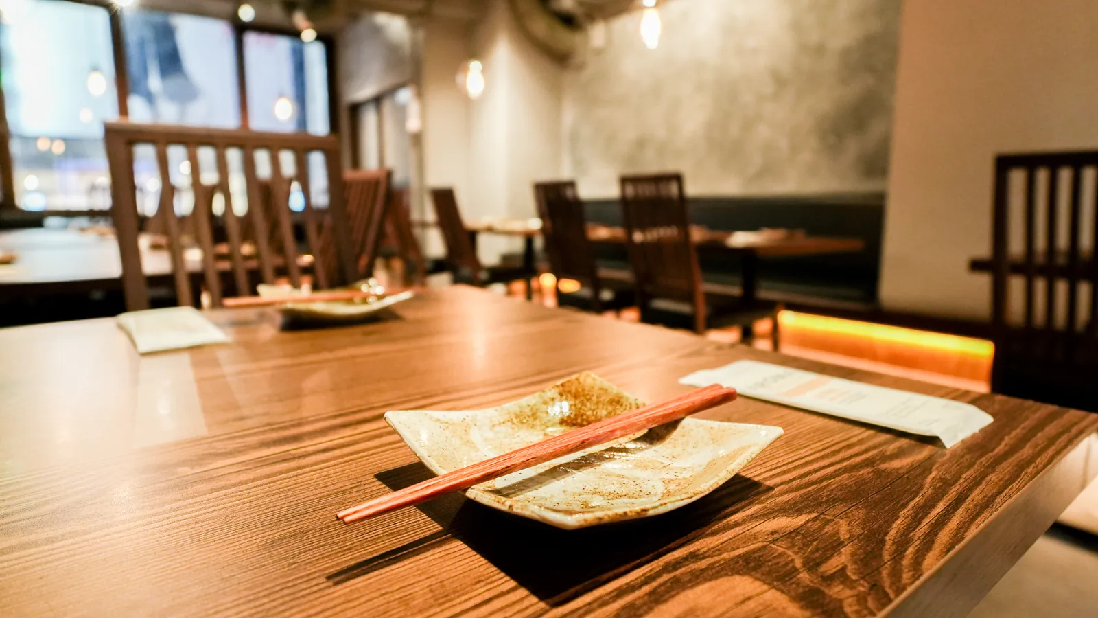 落ち着いた店内
