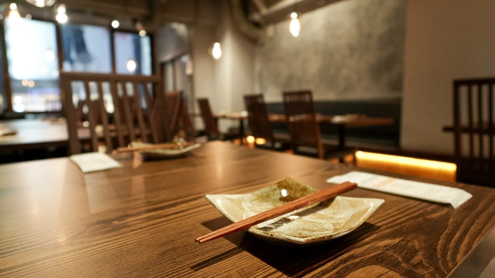 落ち着いた店内