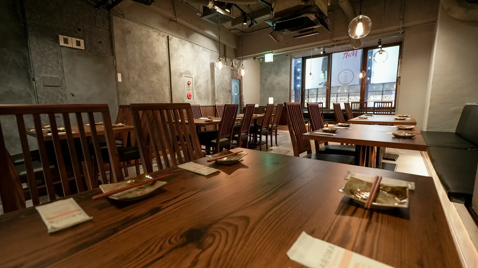 落ち着いた店内