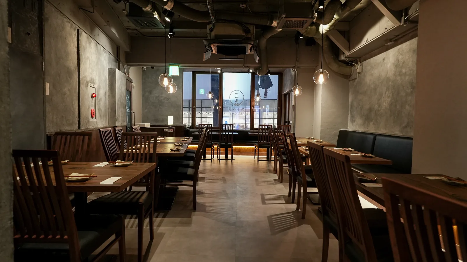 落ち着いた店内